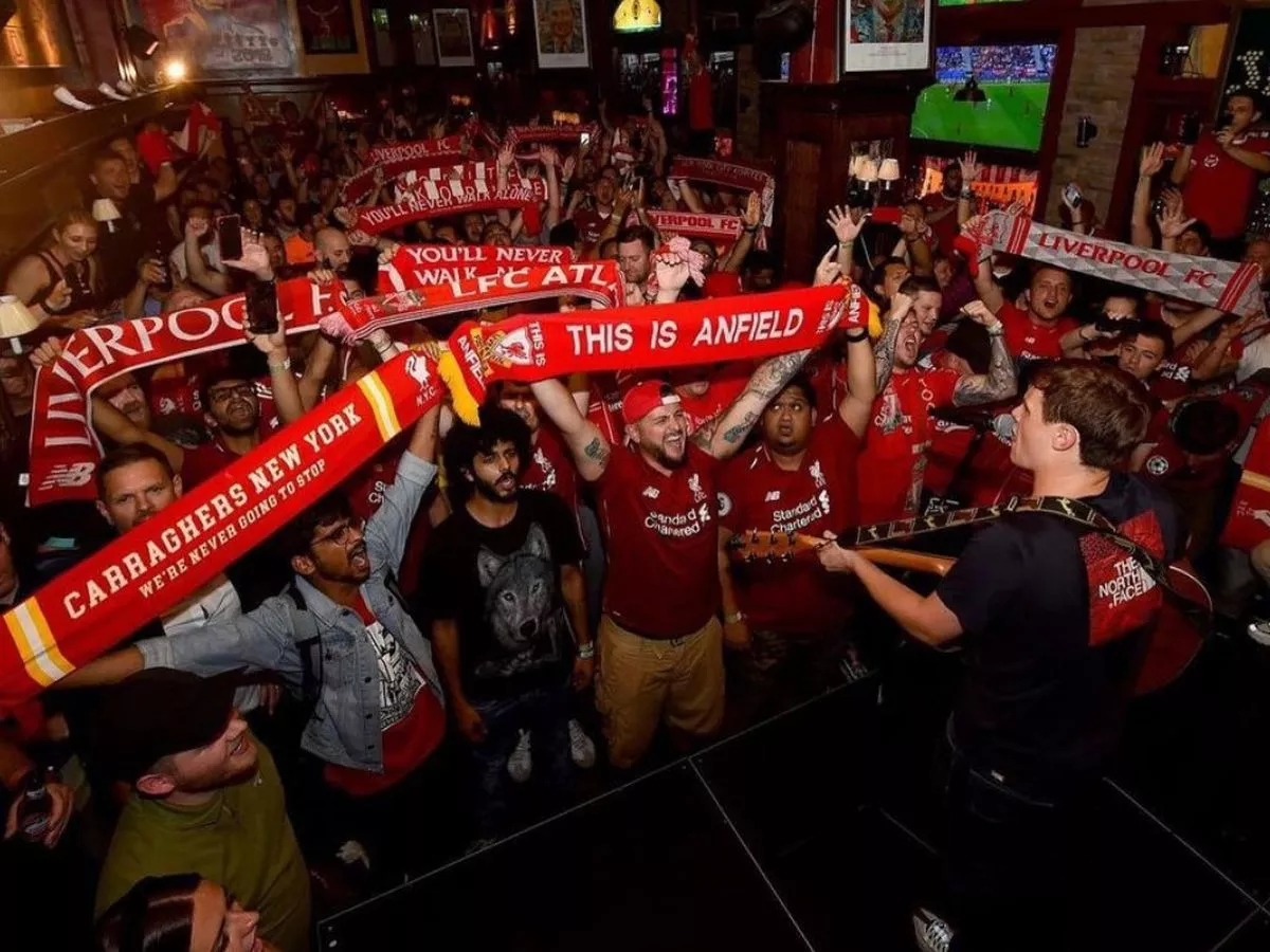 UNGE LIVERPOOL FANS - KOM OG SE BOLD